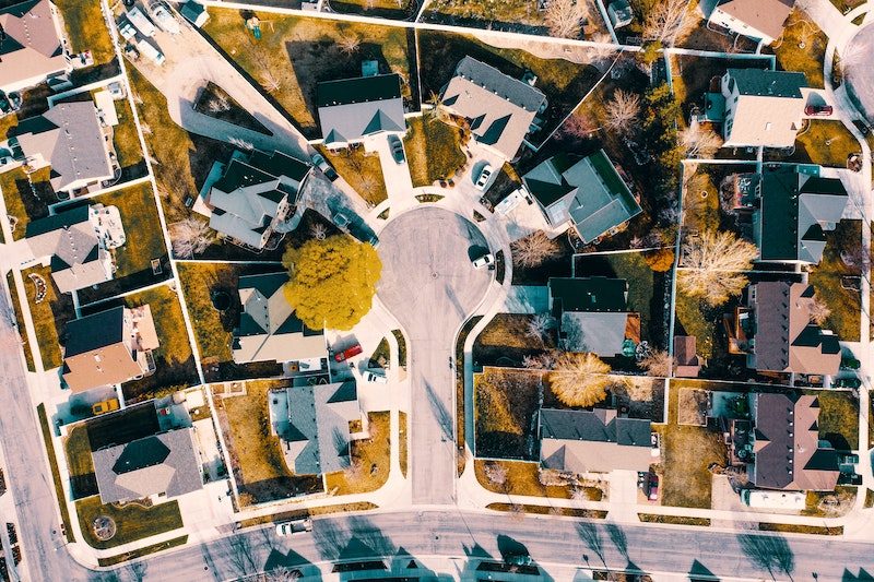 Asuntosijoittaminen ja urheiluvedonlyönti – sijoitusaktiviteetteja